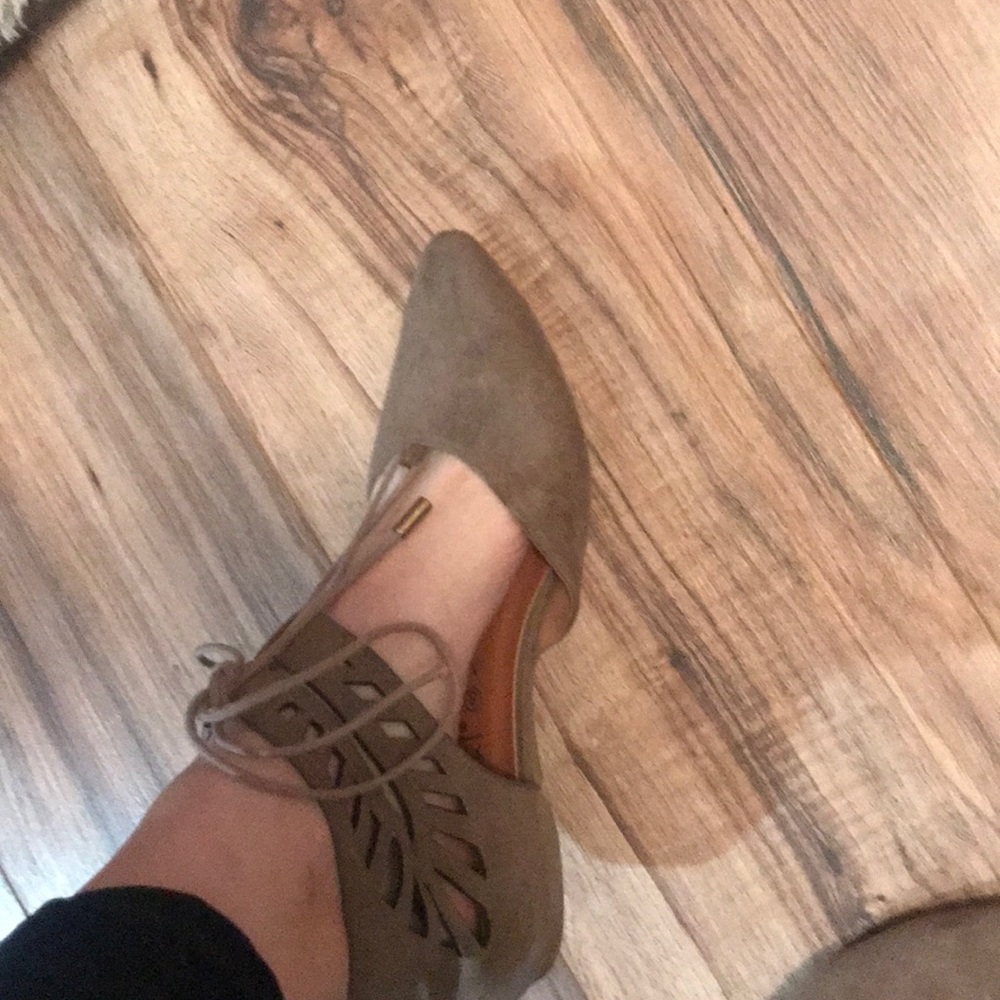 Flats - Picture 2 of 6